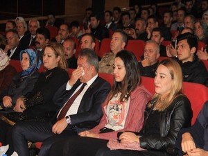 Vali Toprak gözyaşlarına hakim olamadı