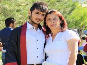 Üniversite mezuniyet töreni 2015