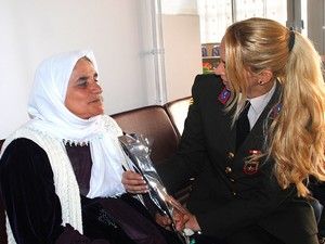 Jandarma kadınları unutmadı