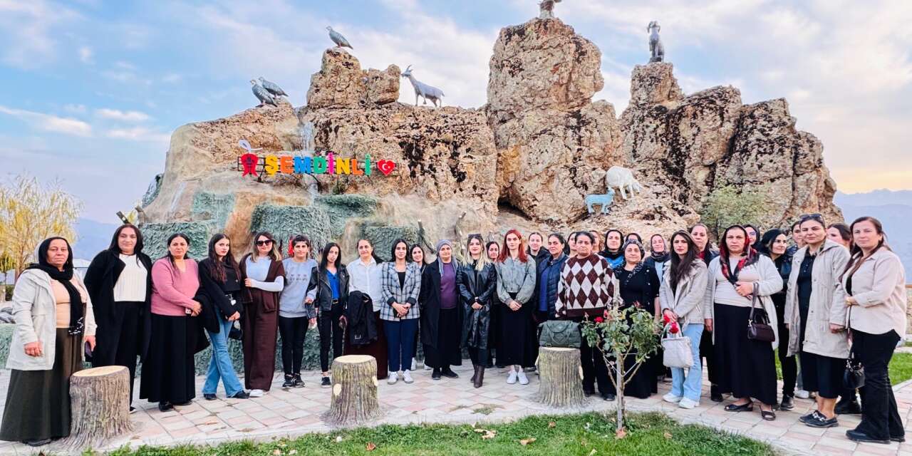 Çukurca Kadın Kollarından Şemdinli’ye 70 kişilik ziyaret