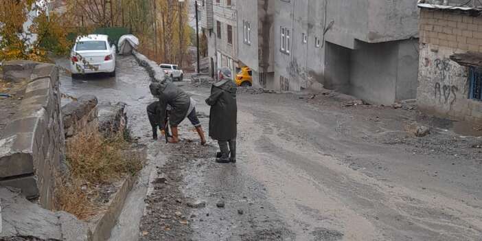 Hakkari Belediyesi’nden yağmur mesaisi
