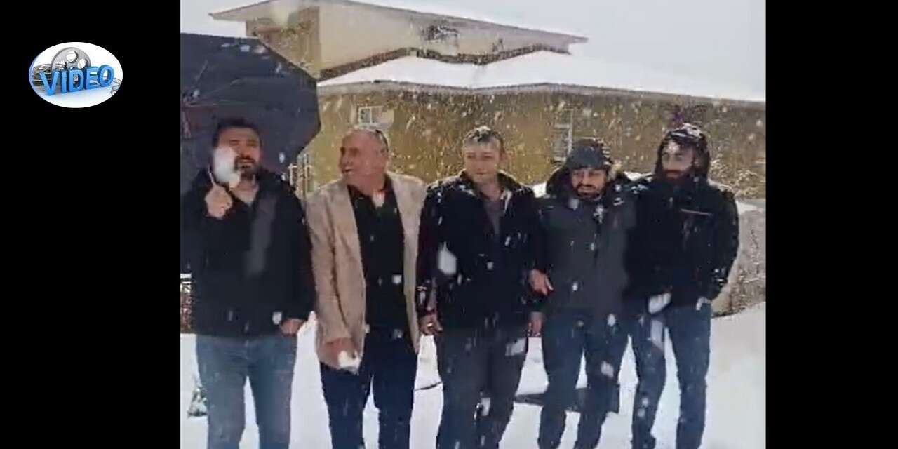 Hakkari’de Kar yağışına halaylı kutlama