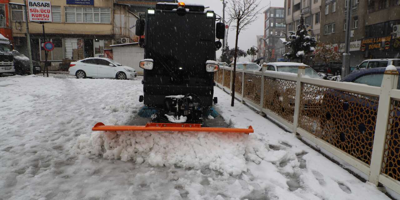 Hakkari Belediyesi’nden Karla Mücadeleye Yeni Araç Desteği