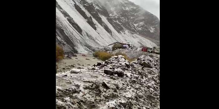 Hakkari’de araç uçuruma düştü