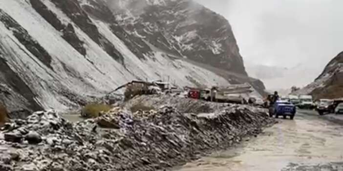 Hakkari’de araç Zap Suyuna Uçtu