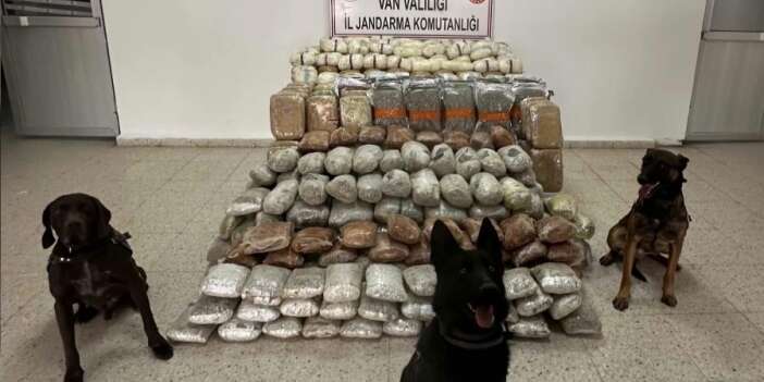 Tır ve kümeste 324 kilo uyuşturucu ele geçirildi