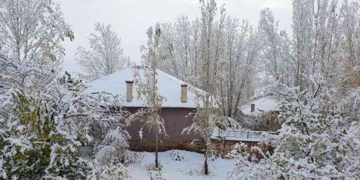 Van Başkale'ye yılın ilk karı yağdı