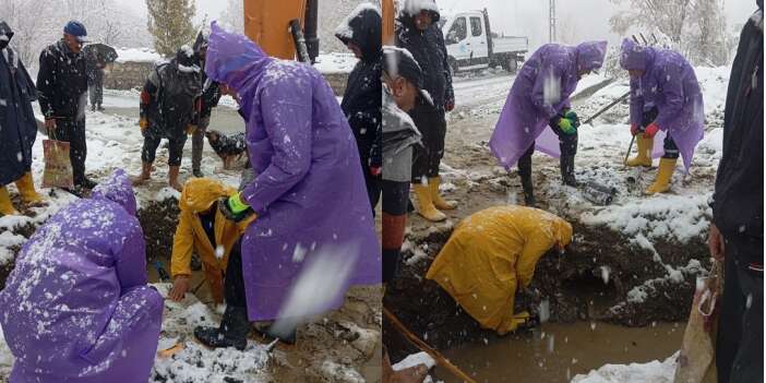 Su işleri ekipleri olumsuz hava koşullarında görevde