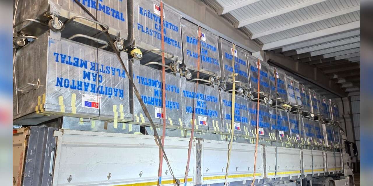 Başkan Şakar’dan Hakkari’ye 1194 Konteyner Desteği