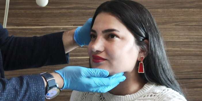 Hakkari’de 1,5 yıl teşhis aradığı Tükürük Bezi Taşı, Samsun’da 15 dakikada alındı