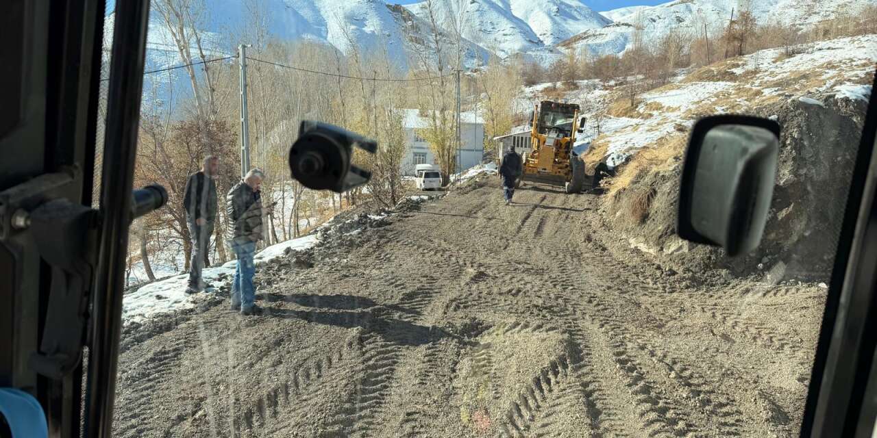 Gece gündüz sahada: Hakkari belediyesi kışa hazırlanıyor