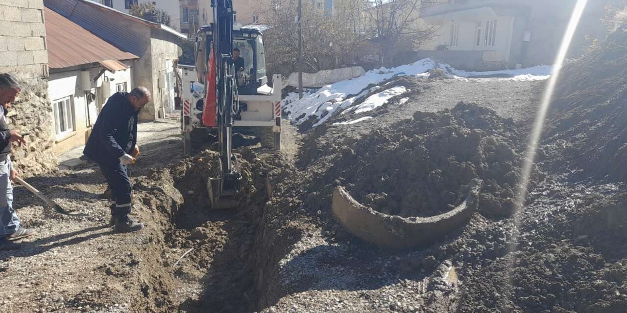 Hakkari’de stabilize ve yol çalışmaları aralıksız devam ediyor