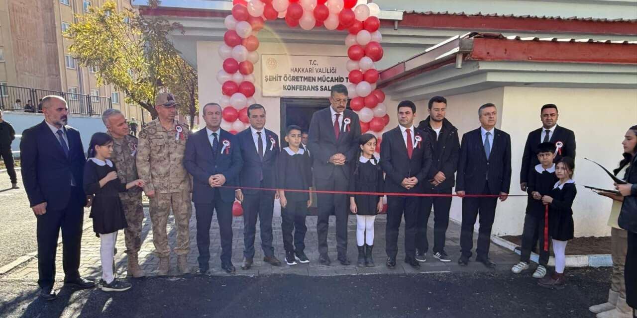 Hakkâri’de yeni Konferans Salonuna Eğitimci Mücahid Tunç’un adı verildi