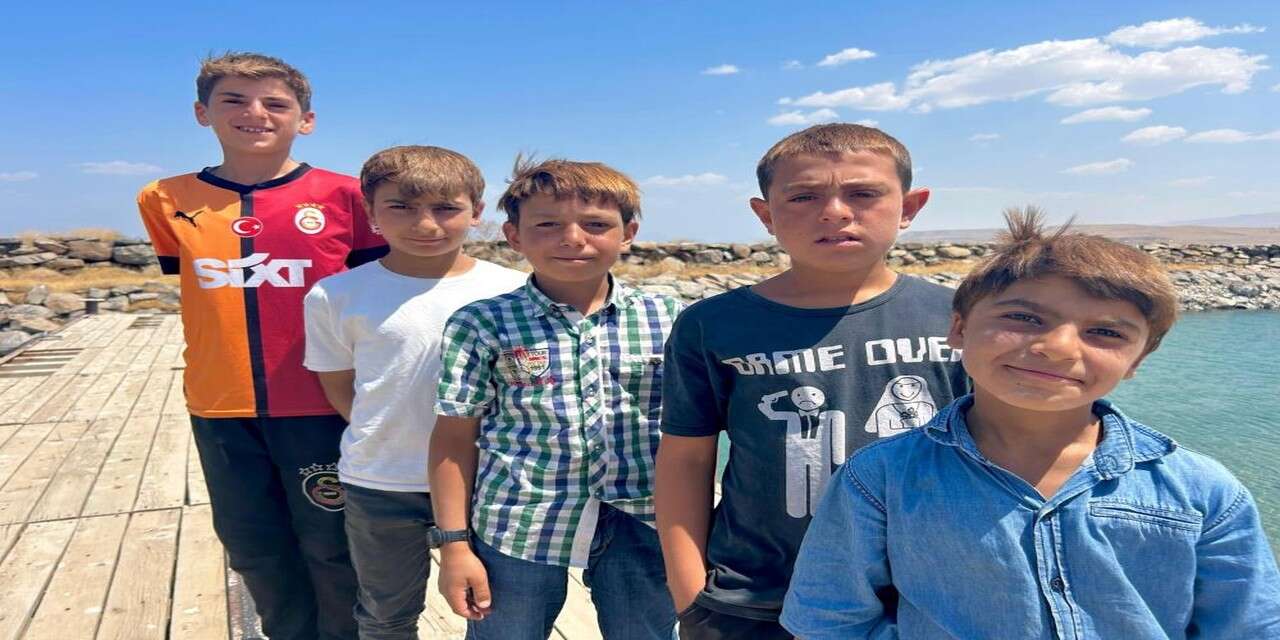 Van Gölü'nde yazın sararan saçlar eski rengine döndü