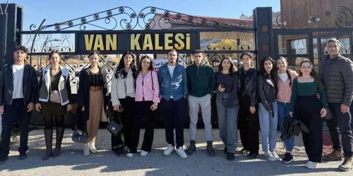 Hakkari polisinden öğrencilere Van gezisi jesti