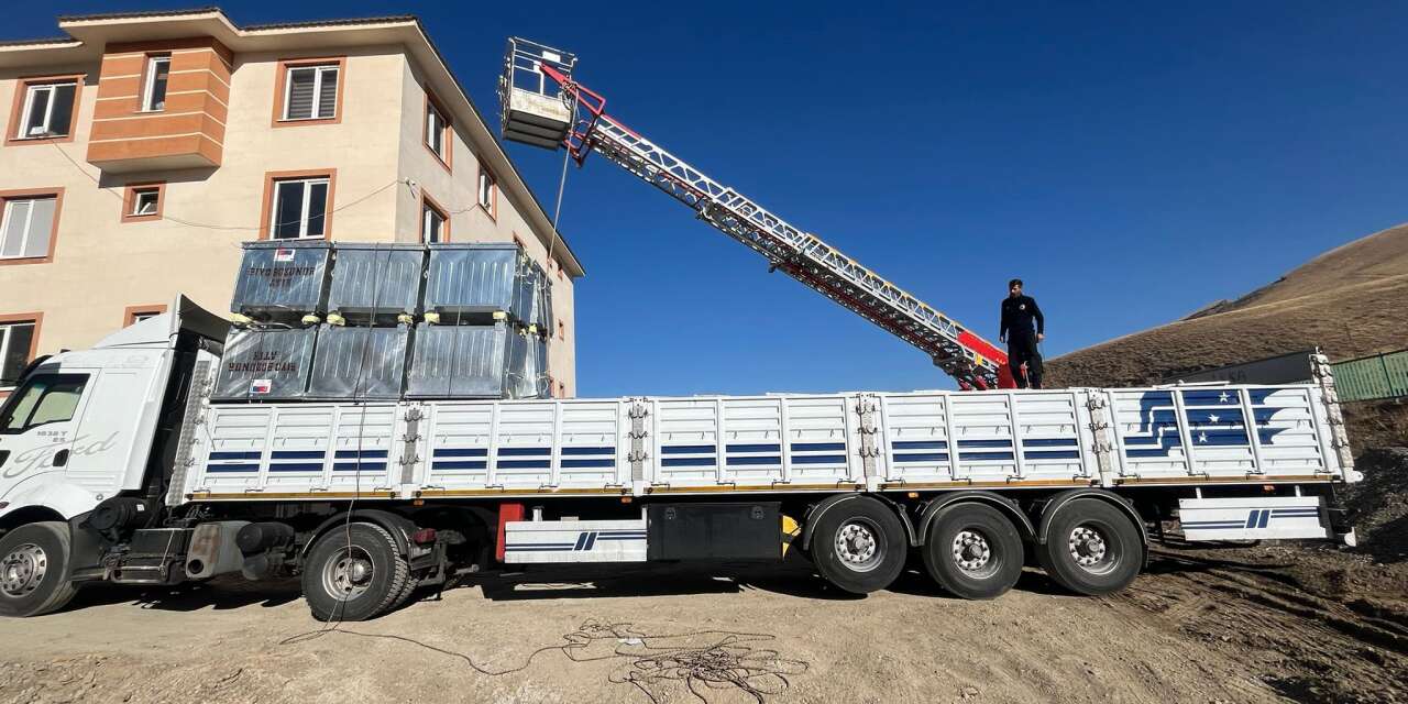 Esendere Belediyesi’ne 56 adet çöp konteyneri hibe edildi