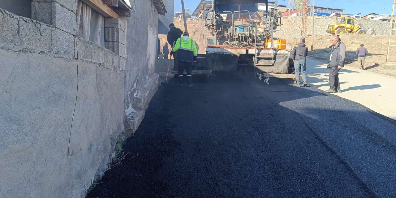Hakkari Belediyesinin hafta sonu mesaisi aralıksız sürüyor