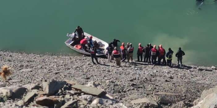Zernek Barajına uçan araçtan 2 kişi ölü olarak çıkarıldı