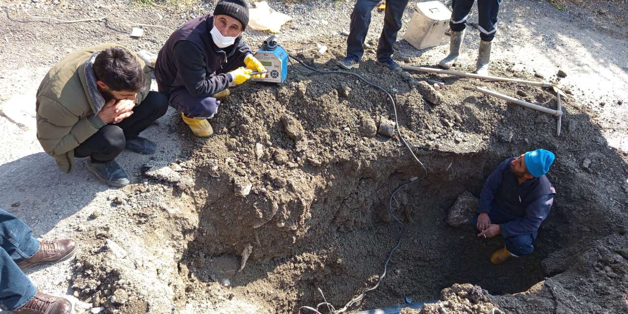 Hakkari belediyesi ekipleri hafta sonu 20'ye yakın su arızası giderdi