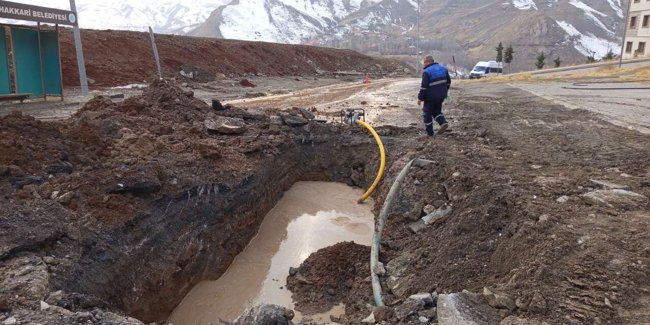 Hakkari Gopsi Mevkiinde Şebeke Patladı: Kentte kısa süreli su kesintisi yaşanacak