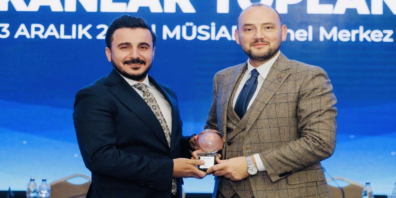 MÜSİAD' tan Adnan Öveç’e teşekkür plaketi