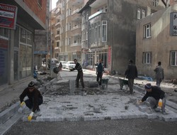 Hakkari'de kilit taşı çalışmaları