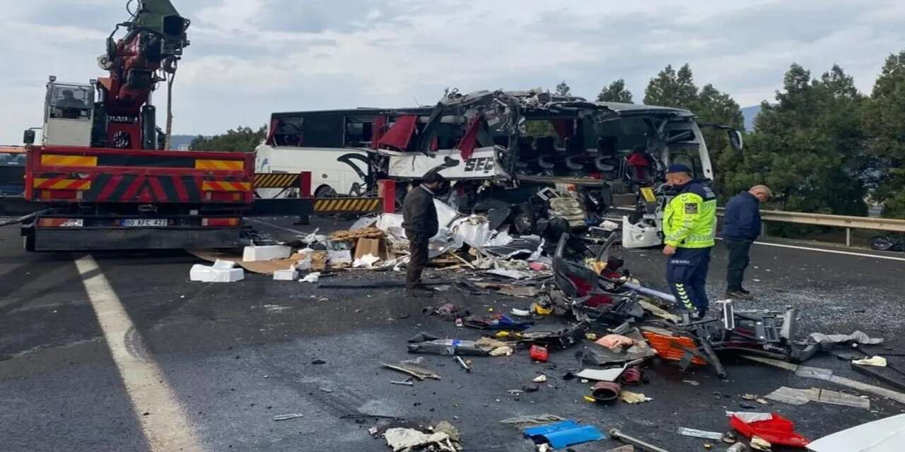 Katliam Gibi Trafik Kazası Ölenlerin İsimleri Belli Oldu