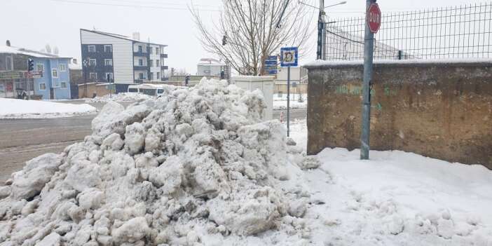 Başkale ilçesinde kış etkisini gösterdi