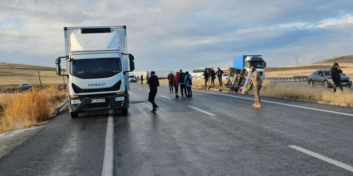 Van'ın Tuşba ilçesinde zincirleme kaza 3 yaralı