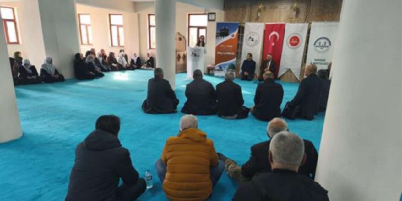 Umre yolcuları temel sağlık konularında bilgilendirildi