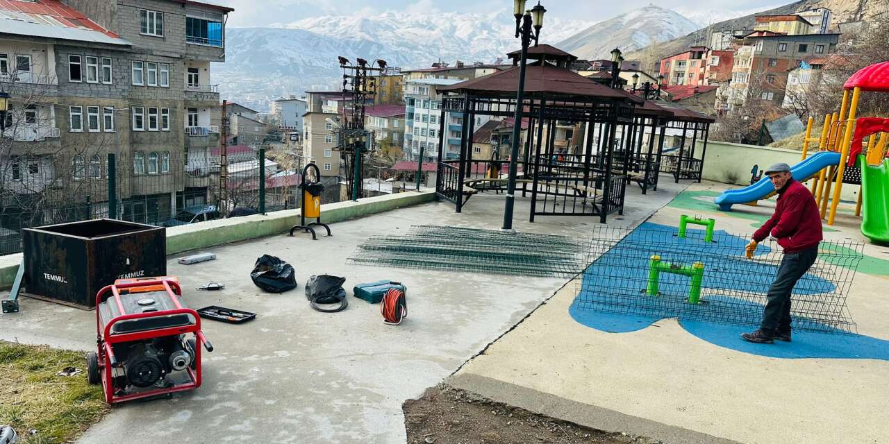 Hakkari’de Parklar tek tek elden geçiriliyor