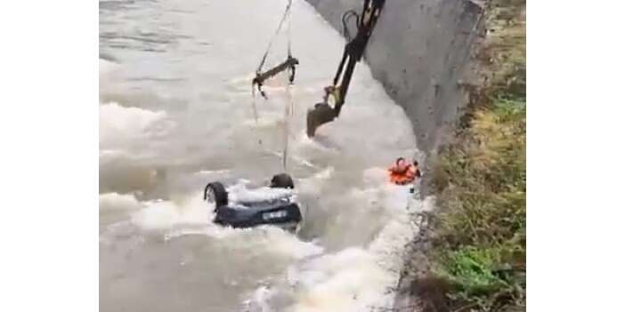 Mezar Yeri Bakmaya Giderken Dereye Uçtular