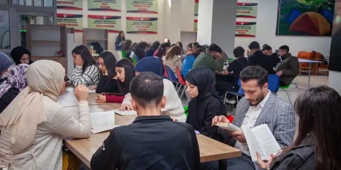 Hakkari'de Dijital Mola etkinliği öğrencileri kitapla buluşturuyor