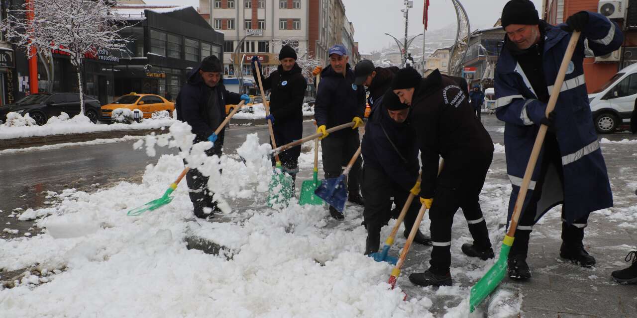Belediye "Kar Timi" görev başında