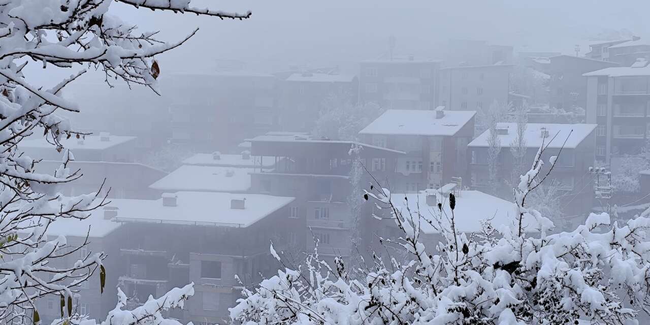 Hakkari’de Kar yağışı yerini sise bıraktı