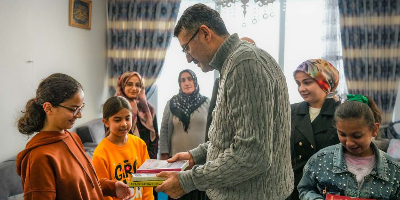 Vali Ali Çelik’ten Şehit Er Halit Tatlı’nın ailesine ziyaret