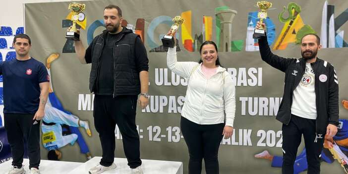 Hakkari kadın Judo takımı Türkiye üçüncüsü