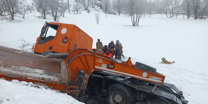 Hakkari'de trafik kazası 2 yaralı
