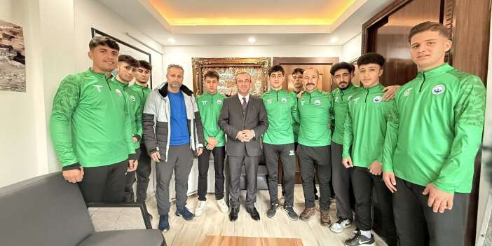 Hakkari AK Parti'ye yoğun misafir trafiği