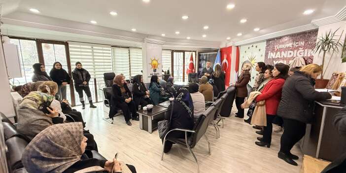 Hakkari AK Parti'ye yoğun misafir trafiği