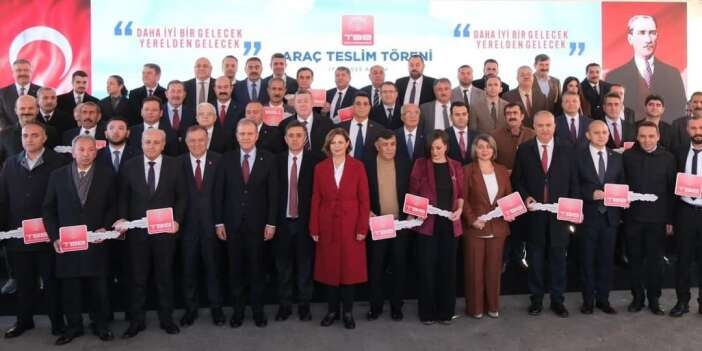 CHP’li Belediyelere araç ve eskalatör desteği