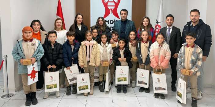 Minik Yüreklerden Başkan Şakar’a Ziyaret