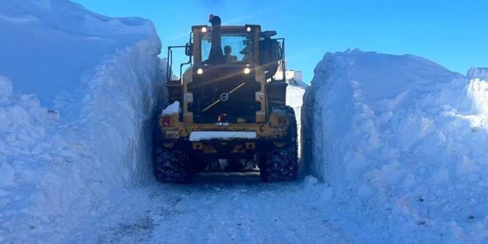 Hakkari'de 3 metre karla mücadele
