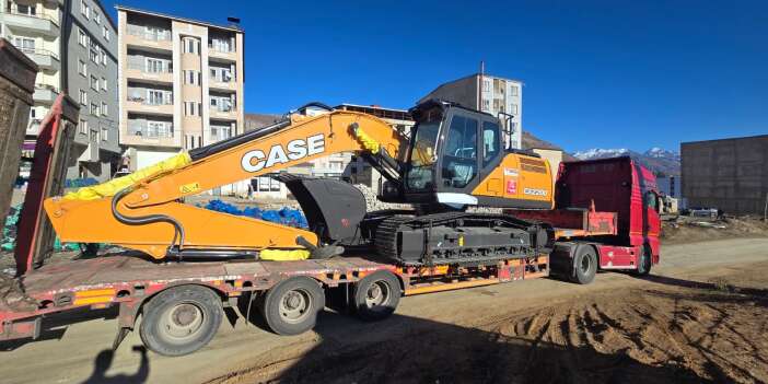 TBB’den Derecik Belediyesine iş makinesi desteği