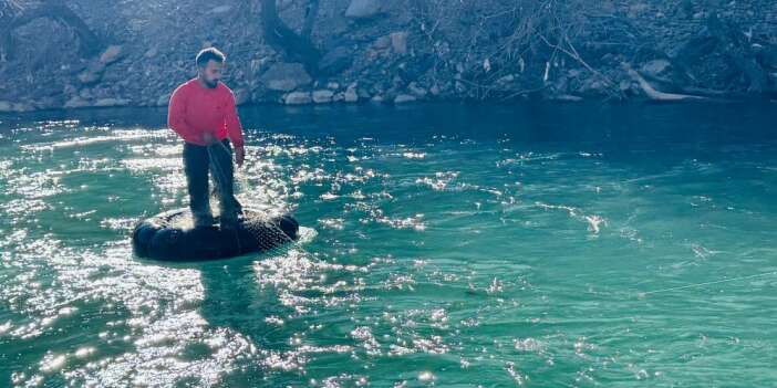 İki ülke sınırında balık avı