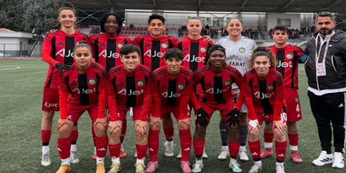 Hakkari Valisi Ali Çelik’ten Kadın Futbol takımlarına tebrik