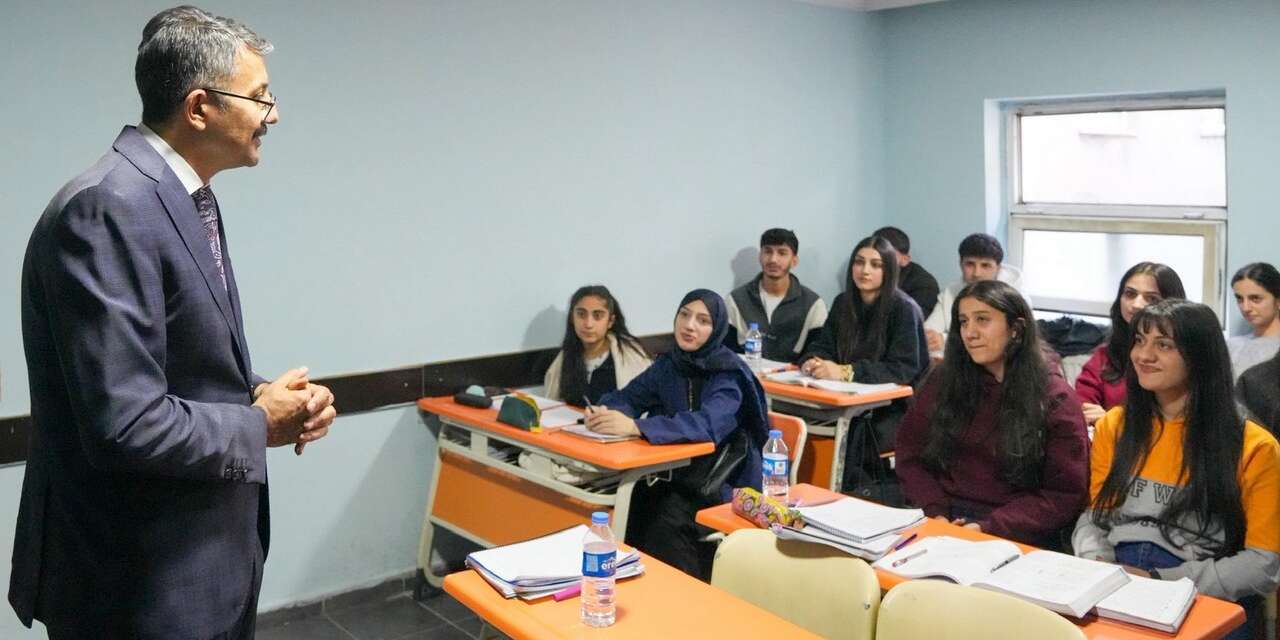 Hakkâri’de eğitimde sessiz başarı, Vali Çelik yerinde inceledi