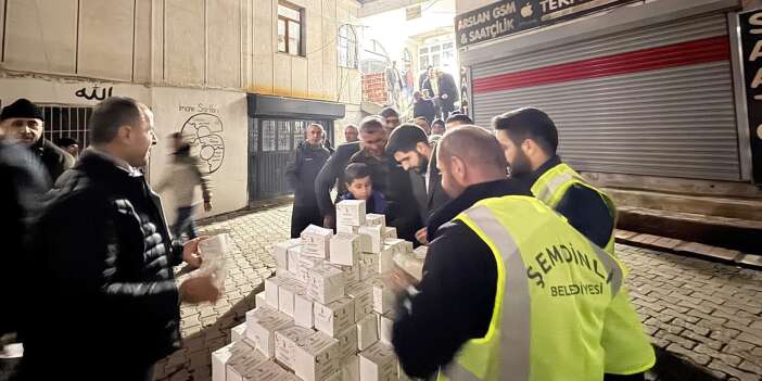 Şemdinli Belediyesi’nden Regaip Kandili İkramı