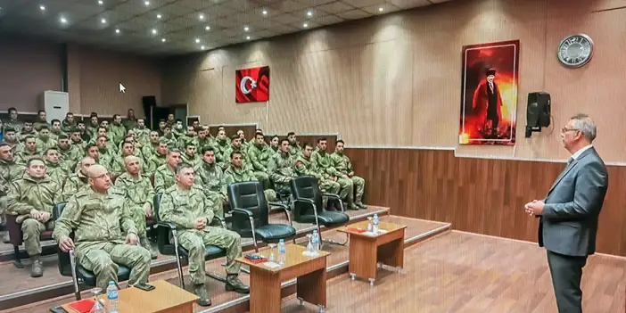 Hakari'de Mehmetçik'e Yapay Zekâ sunumu