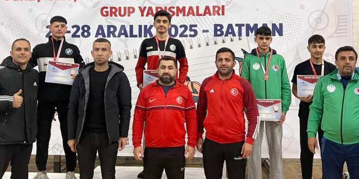 Hakkârili Güreşçilerden Batman’da büyük başarı